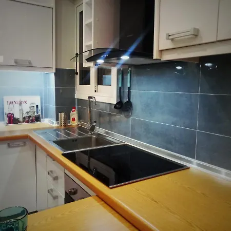 Apartament Center, Metro Metaxourgeio